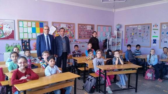 İlçe Milli Eğitim Şube Müdürü Mustafa KAYAdan Merhum İlkay Bayram CUMUKLUnun Okuluna ve Öğrencilerine Ziyaret