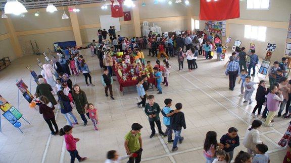 Mahmutlar İlköğretim Okulunda Yıl Sonu Sergisi Açılışı Yapıldı.