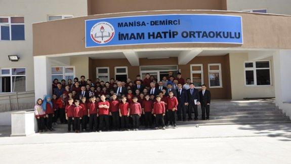 Manisa Valisi Sayın Mustafa Hakan Güvençer´den İlçemiz Kılavuzlar  Mazhar Dede İlkokulu ve Kılavuzlar Şehit Ferhat Vurucu Ortaokuluna ziyaret