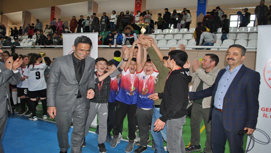 Demirci'nin Düşman İşgalinden Kurtuluşunun 100.Yılı Etkinlikleri Kapsamında Futsal Turnuvası Şampiyonları Belli Odu.
