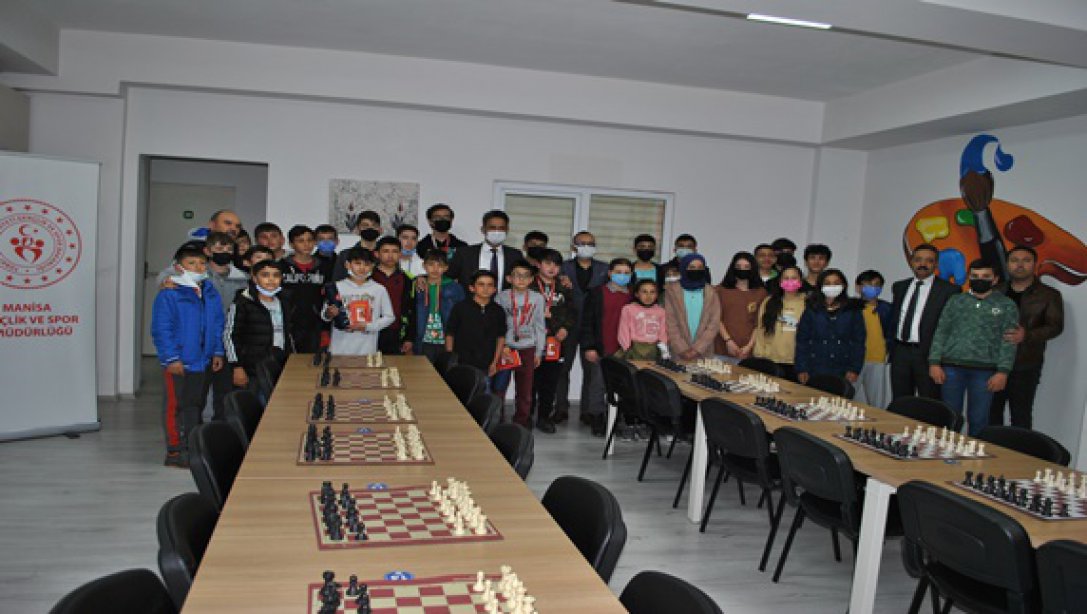 100. Yıl Etkinlikleri Kapsamında Düzenlenen Satranç Turnuvası Ödül Töreni Yapıldı