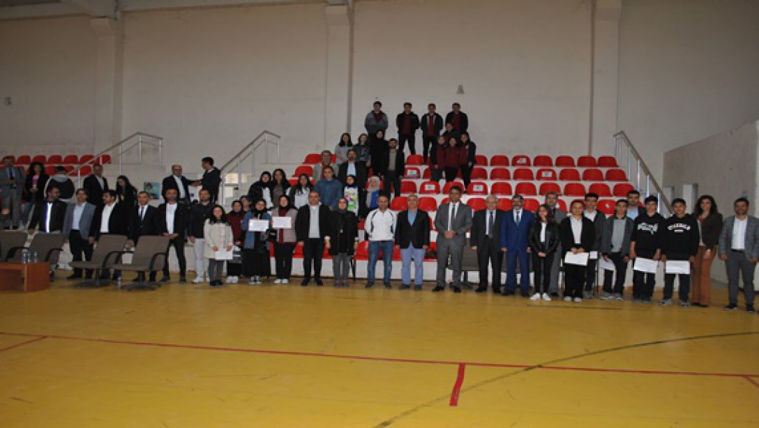 Demirci Anadolu İmam  Fen ve Sosyal Bilimler Proje okulu Liseler Arası Bilgi Yarışmasında İlçe Birincisi Oldu.