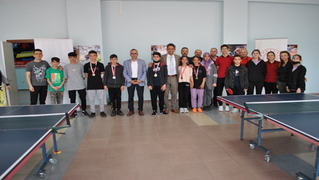 Ortaokullar Arası Masa Tenisi Turnuvası Ödül Töreni Yapıldı.