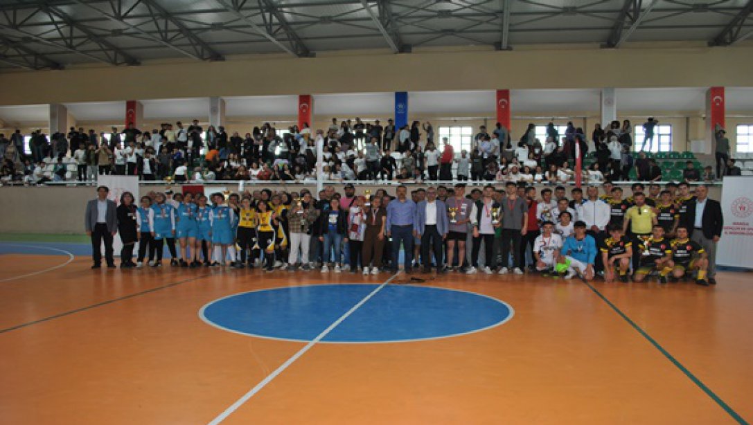 Liseler Arası Futsal Turnuvası Ödül Töreni Düzenlendi.
